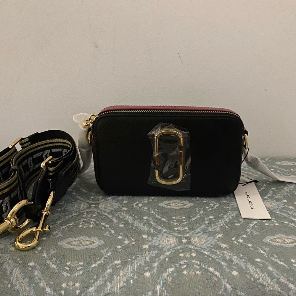 Marc Jacobs Snapshot in Black/Chianti